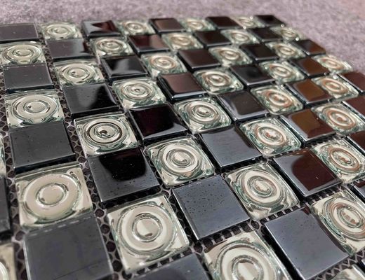 comprar A telha de assoalho branca preta lustrada iridescente, 1.36kgs que galvaniza reciclou as telhas de mosaico de vidro fabricação em linha