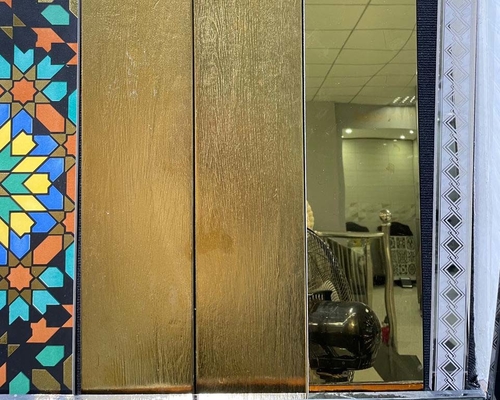 comprar Telhas de assoalho de madeira da textura da cor dourada 150x900mm para o hotel fabricação em linha