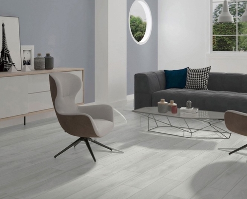 Cimento resistente ao desgaste 200x1000mm Faixas de porcelana de madeira para banheiro Faixa de piso interior cinza e marrom