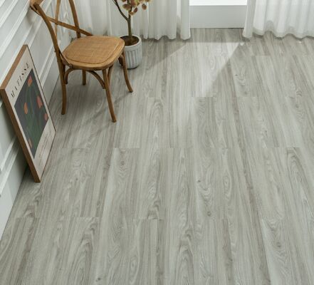 Piso SPC Interior Antiderrapante Cinza 1220x180mm Espessura 5mm Revestimento UV Padrão Madeira para Escritório e Sala de Estar