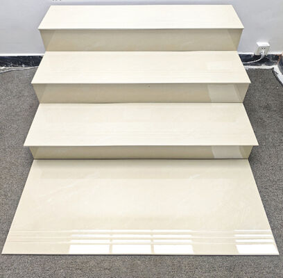 Degrau e espelho de cerâmica esmaltada polida super branca Carrara 470x1200mm resistente ao desgaste para reforma de escadas