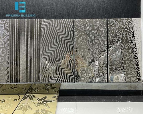 o azulejo 3D de 300x600mm lustrou vitrificado com linha decoração do ouro da parede